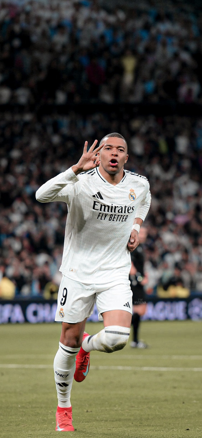 皇马客场3-0击败毕巴，阿诺德表现神勇但伤退，展现世界级水准，但伤病困扰持续。