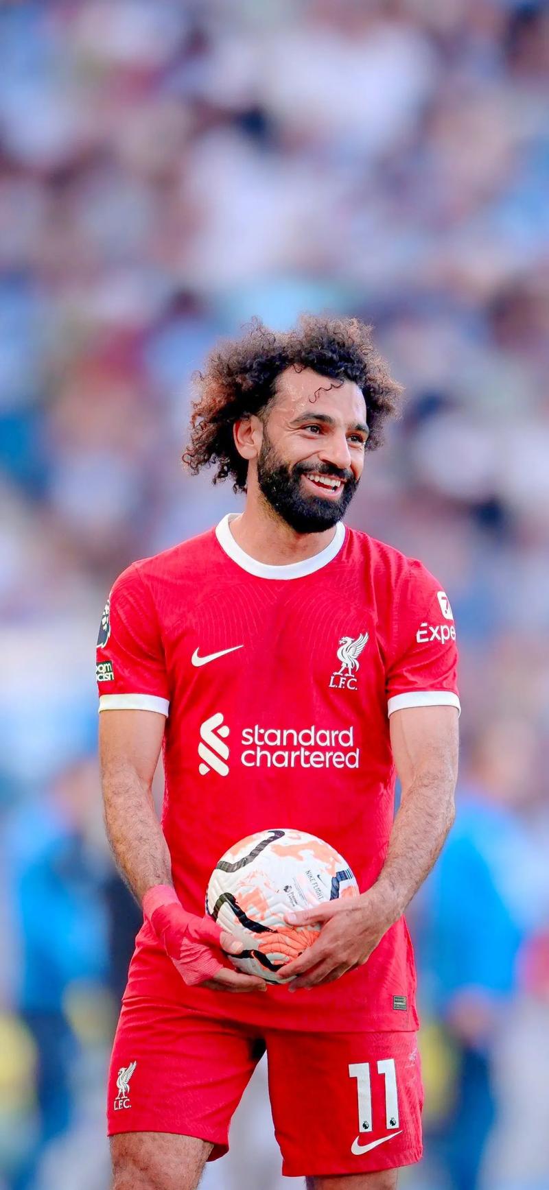 镜报：安菲尔德球迷因现场警报响起被暂时疏散，现已重新进场