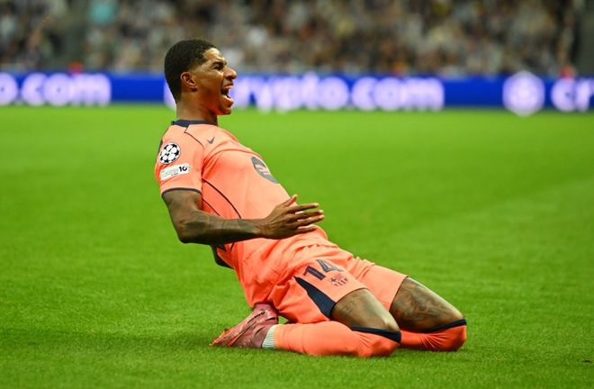 阿森纳成为第二支，在小组赛／联赛阶段10连胜的英伦球队